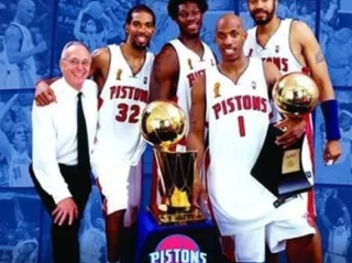 盘点活塞队史最强阵容配置，铁血蓝领与坏小子军团的终极融合
