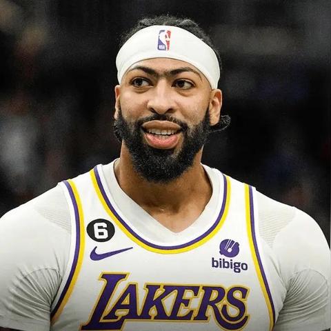 NBA季后赛两双榜，历史巨星的荣耀殿堂，现役谁在冲击传奇？