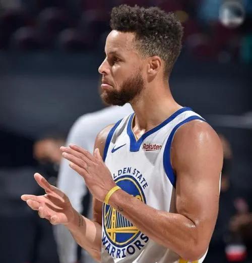 汤普森球衣号码,投射在NBA历史长河中的11号传奇 汤普森球衣号码,投射在NBA历史长河中的11号传奇